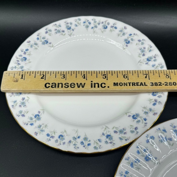 Royal Albert Memory Lane 8" Salad Plates(Set of 4) Bone China England b. - Picture 3 of 6